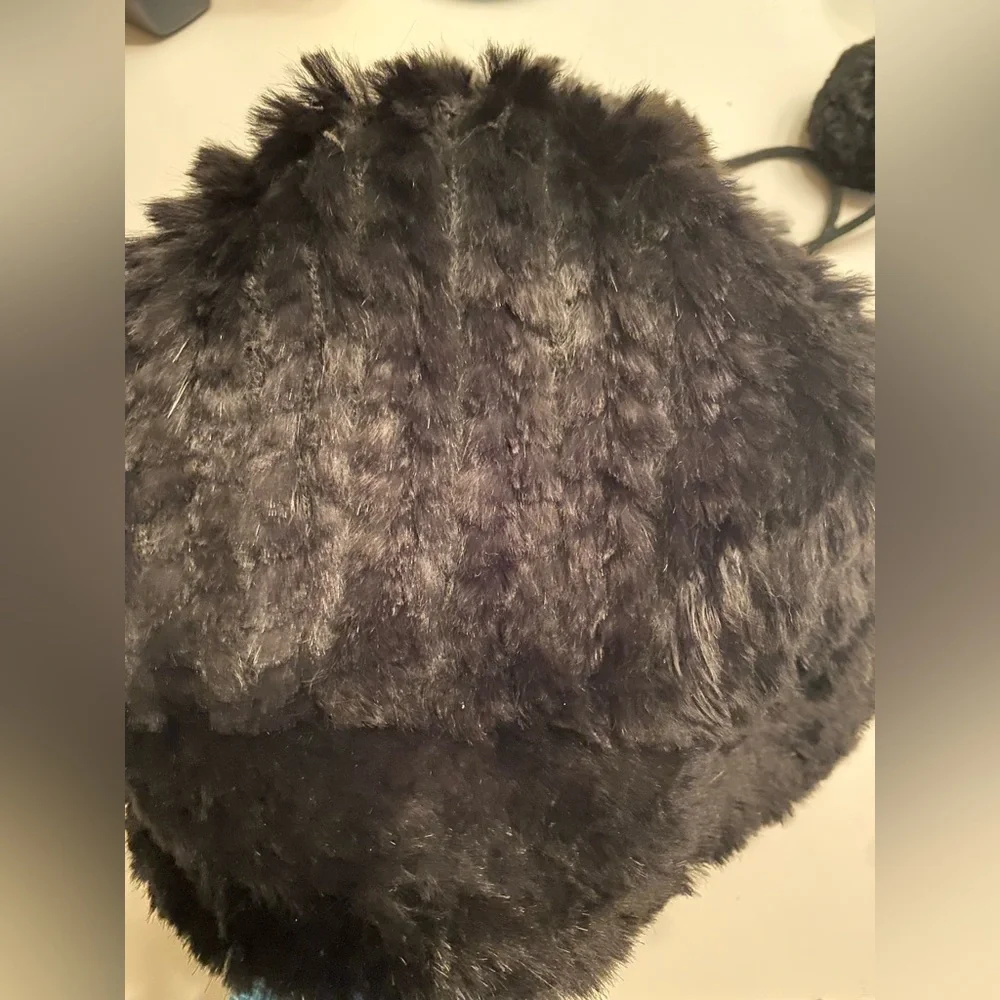 Fur hat - Picture 3 of 3